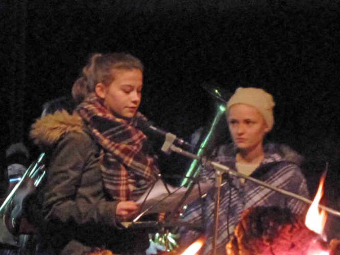 image 06a-waldweihnacht-konfirmandinnen__20-12-2015-jpg