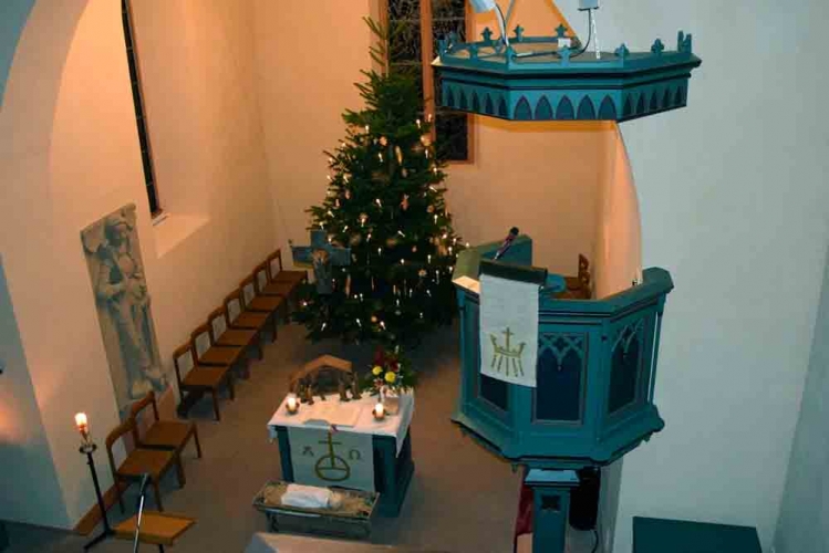 image 03b-kirche-nieder-beerbach-weihnachten-christbaum-altar__24-12-2016-jpg