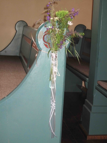 image 40-konfirmation-kirche-blumenschmuck__20-05-2018-jpg