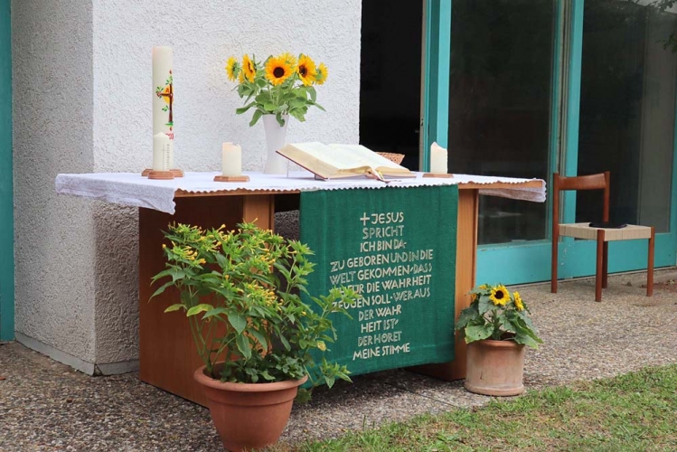 image 03-altar-open-air-gottesdienst__02-08-2020-jpg