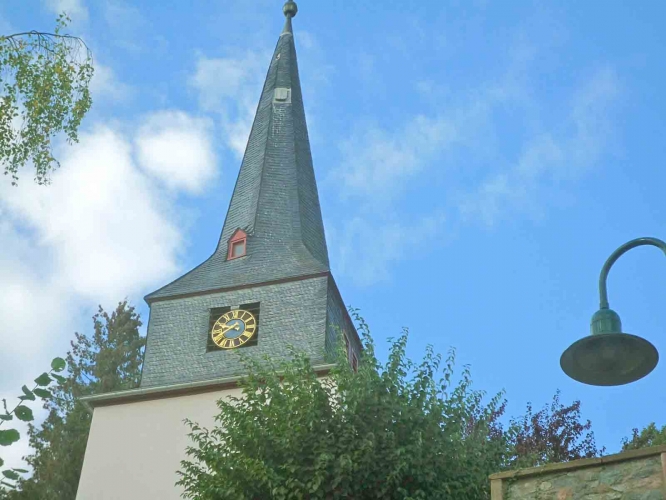 image 05-kirche-nieder-beerbach-eingangstor-von-osten__30-09-2016-jpg