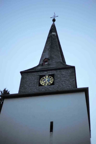 image 01b-kirche-nieder-beerbach-daemmerung-uhr__30-09-2016-jpg